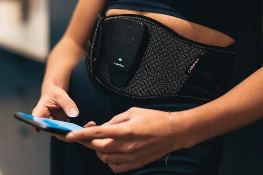 compex-belt-corebelt-3-woman-zoom-freedom-movement-900×600