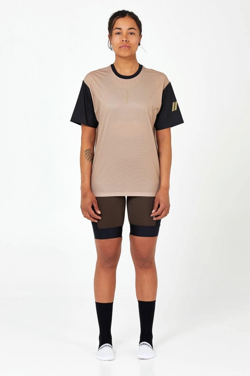 2024_LHPP_TWENTY_ONE_MaillotBrown_G_W_01