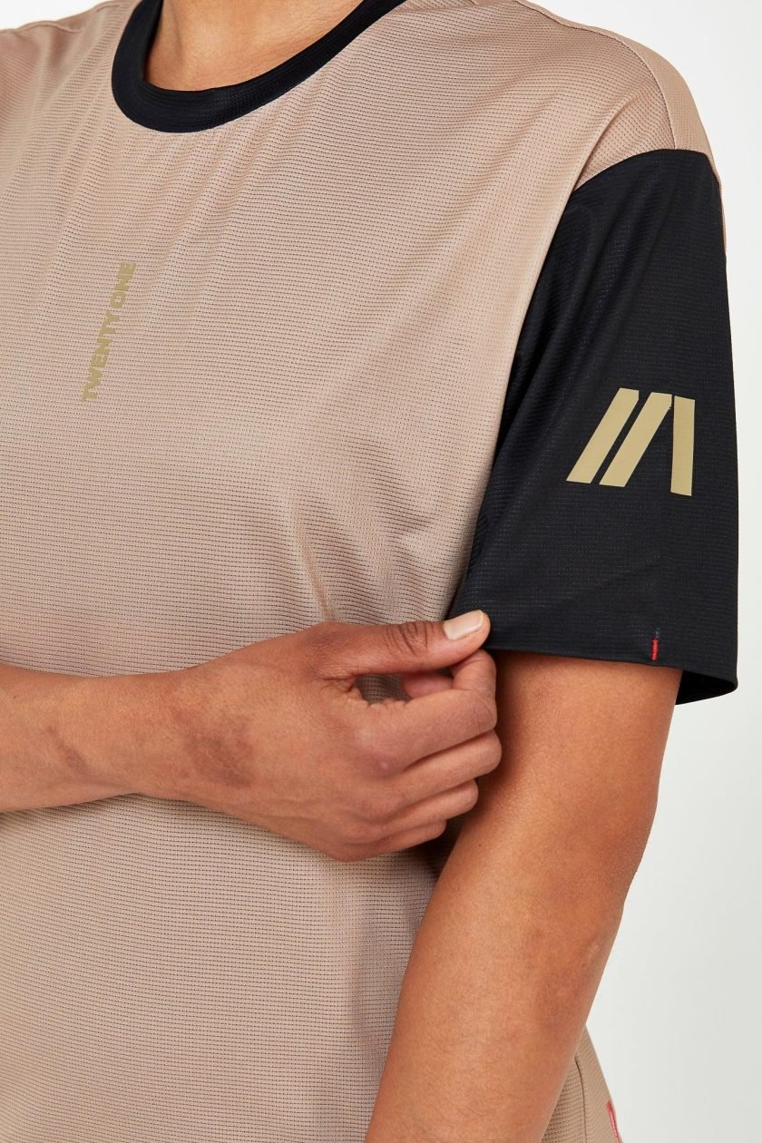 2024_LHPP_TWENTY_ONE_MaillotBrown_G_W_03