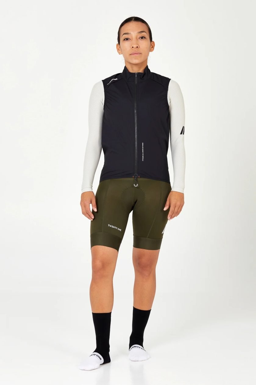 2024_LHPP_TWENTY_ONE_VestBlack_W_01