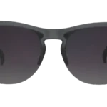 3_ThrowsShadeCatchesClout_FrontTransparent