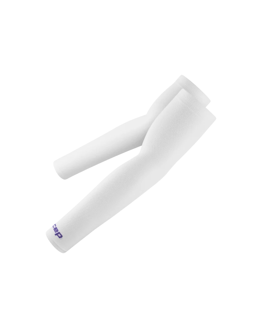 Core-Run-Ultralight-Arm-Sleeves_White_WS3A0L-WS4A0L_3200x4000_Transparent_02 (2)